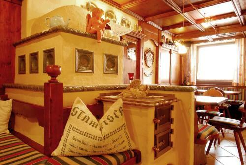 Hostal Gasthof Wei�es R�ssl