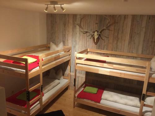 Jack's Lake & Mountain (jlm) Hostel