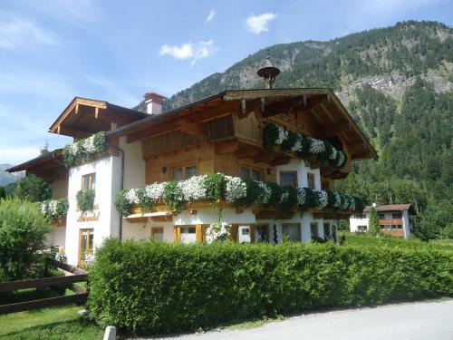 Hostal Landhaus Achental