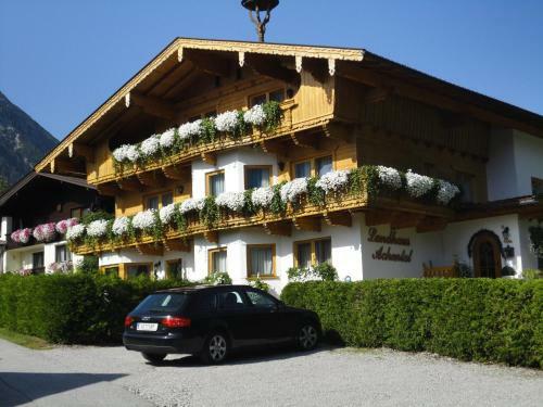 Hostal Landhaus Achental