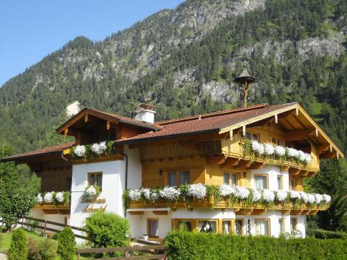 Hostal Landhaus Achental