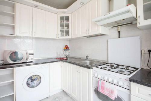 One-bedroom Apartment On Nezavisimosti 48