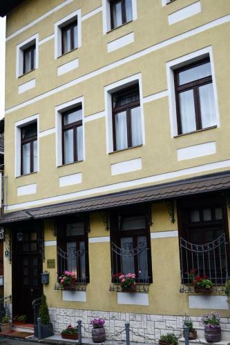 Hostal Ada Hotel