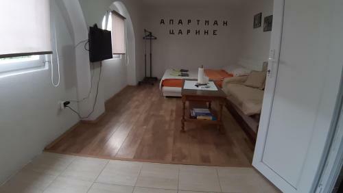 Hostal Apartman Carine