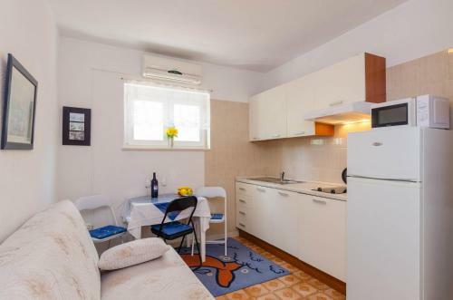 One-bedroom Apartment In Orebic IV