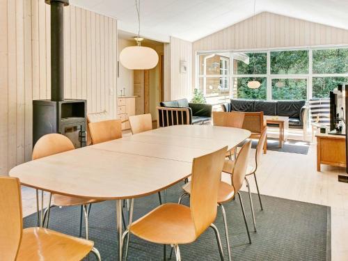 Four-bedroom Holiday Home In Aakirkeby 3