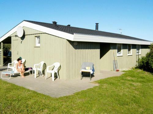 Three-bedroom Holiday Home In L�kken 72