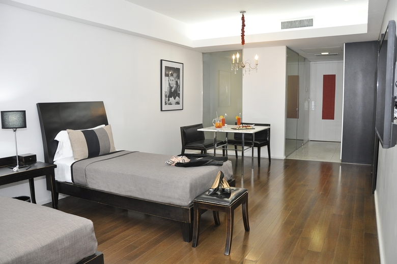 Broadway Hotel And Suites