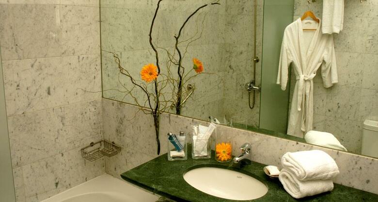 Broadway Hotel And Suites