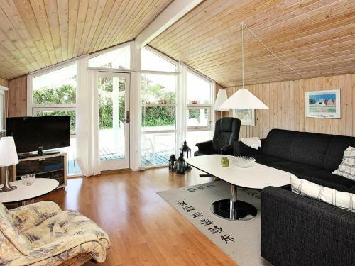 Three-bedroom Holiday Home In Hj�rring 28