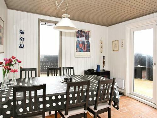 Three-bedroom Holiday Home In Blokhus 2