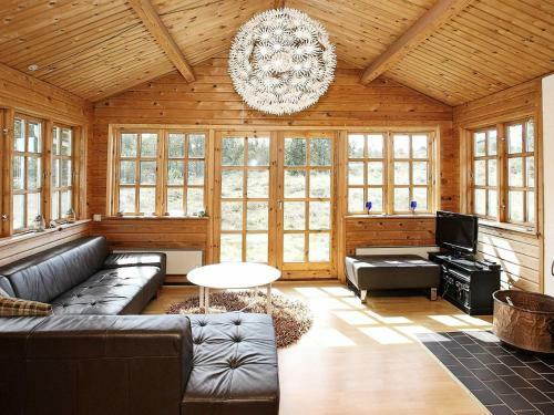 Three-bedroom Holiday Home In �lb�k 41