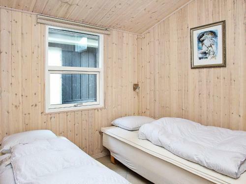Three-bedroom Holiday Home In L�kken 82