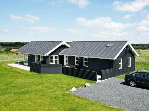 Three-bedroom Holiday Home In L�kken 40
