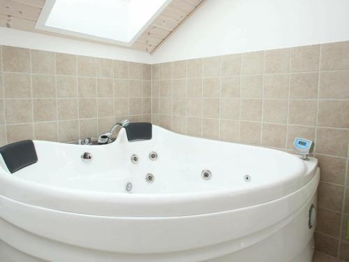 Three-bedroom Holiday Home In L�kken 40