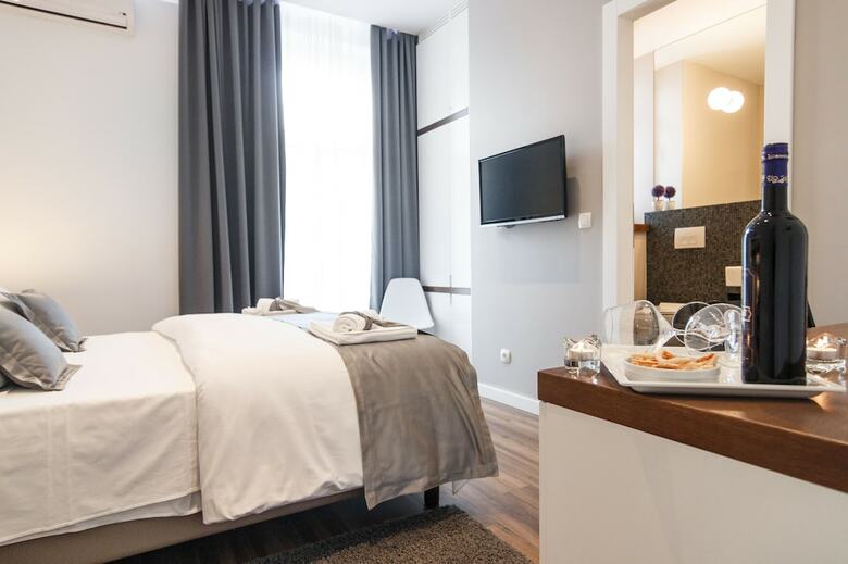 Hostal Prima Luxury Rooms