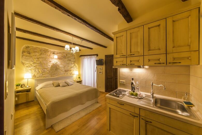 Hostal Rooms Villa Duketis