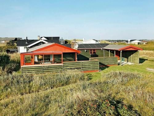 Three-bedroom Holiday Home In L�kken 61