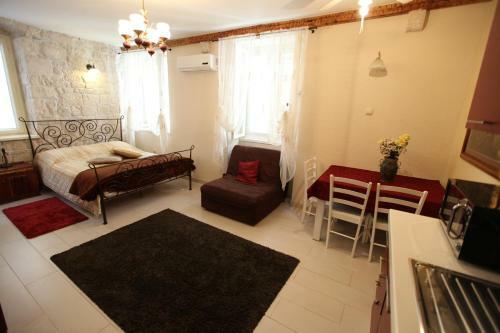 Tragurium & Salona Apartments