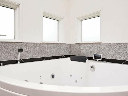 Two-bedroom Holiday Home In Juelsminde 4