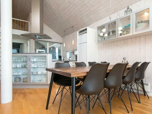 Two-bedroom Holiday Home In Juelsminde 4