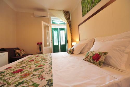 Hostal Bastion Luxury Rooms