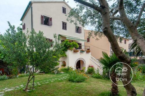 Family House Lana