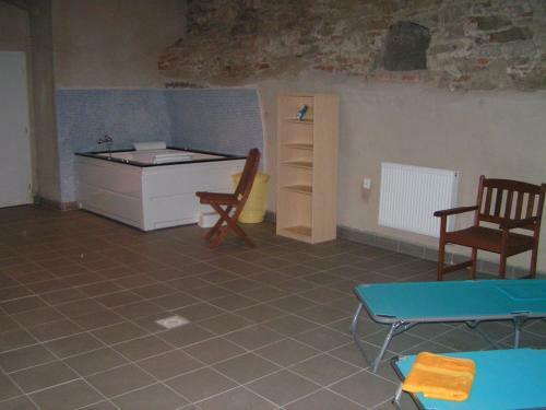 Hotel Ka?tie? Biela D�ma A ?ierny Rytier