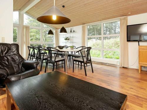 Five-bedroom Holiday Home In L�kken 4