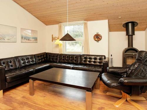 Five-bedroom Holiday Home In L�kken 4
