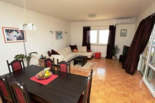 Apartments Akmadzic