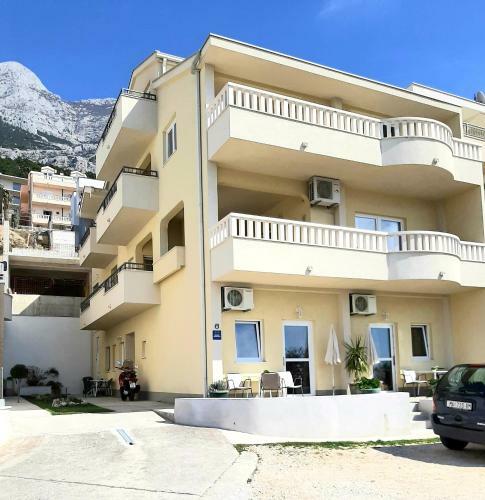 Apartments Akmadzic