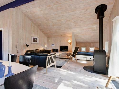 Three-bedroom Holiday Home In Nex� 12