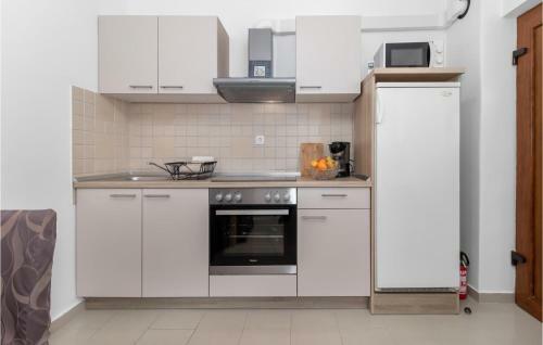 One-bedroom Apartment With Sea View In Dramalj