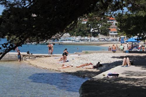 Apartments With A Parking Space Palit (rab) - 5028