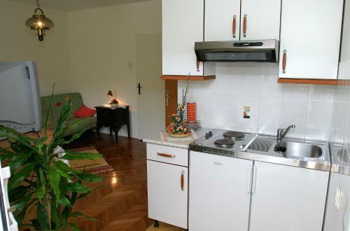 Hostal Apartments Belas