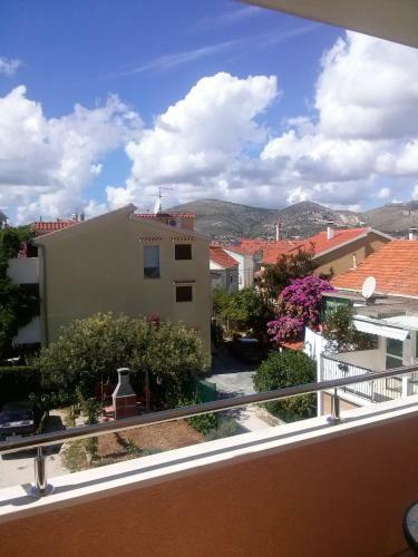 Hostal Apartments Belas