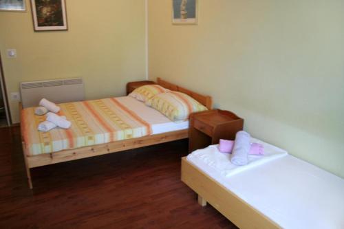 Apartments With A Parking Space Jelsa (hvar) - 5703