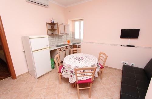 Hostal Apartments Casa Menis