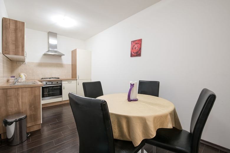 Hostal Tia Apartments And Rooms