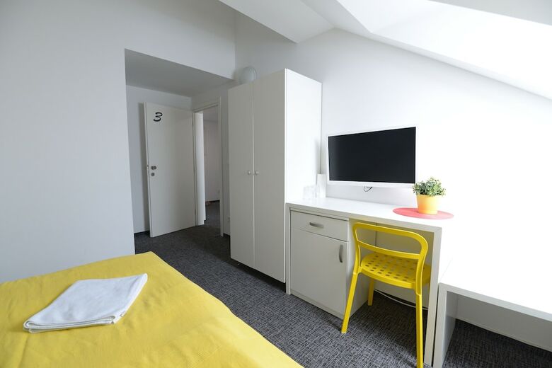 Hostal Tia Apartments And Rooms