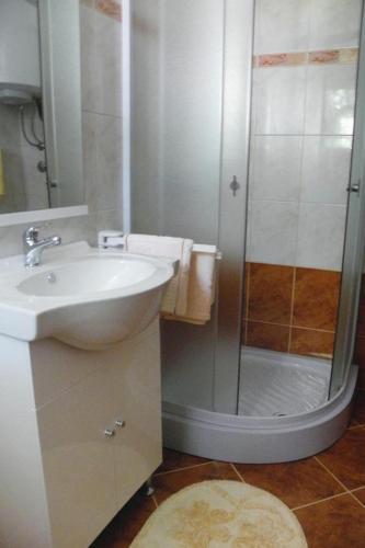 Apartments By The Sea Barbat (rab) - 4977