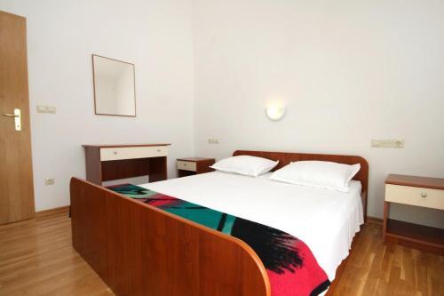 Apartments With A Parking Space Jelsa (hvar) - 8765