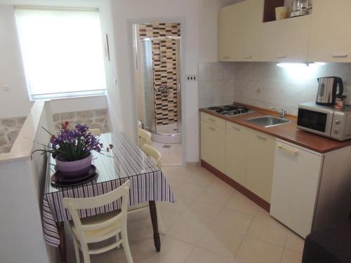 Apartment Kastel Stafilic 8678b