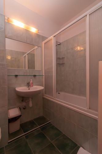 Hostal Guesthouse Villa Irena