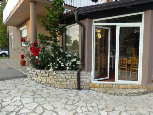 Hostal Apartments And Rooms Kristina
