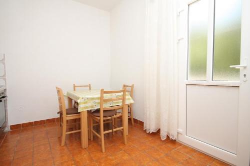 Apartments With A Parking Space Hvar - 5719