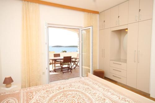 Apartments With A Parking Space Hvar - 5719
