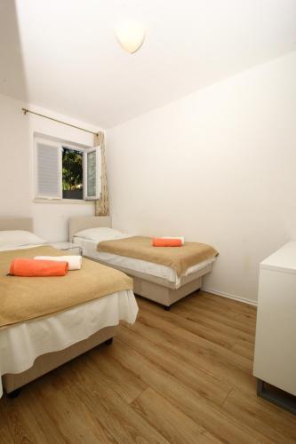 Apartments Dubreta