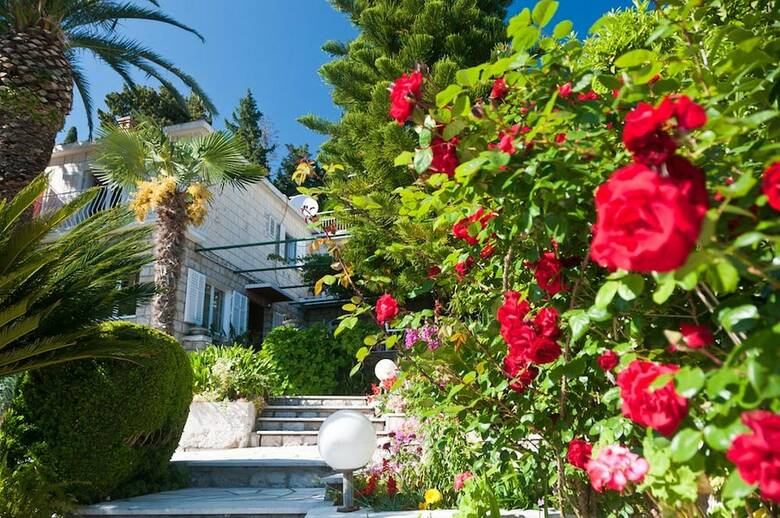 Hostal Guest House Vila Nina
